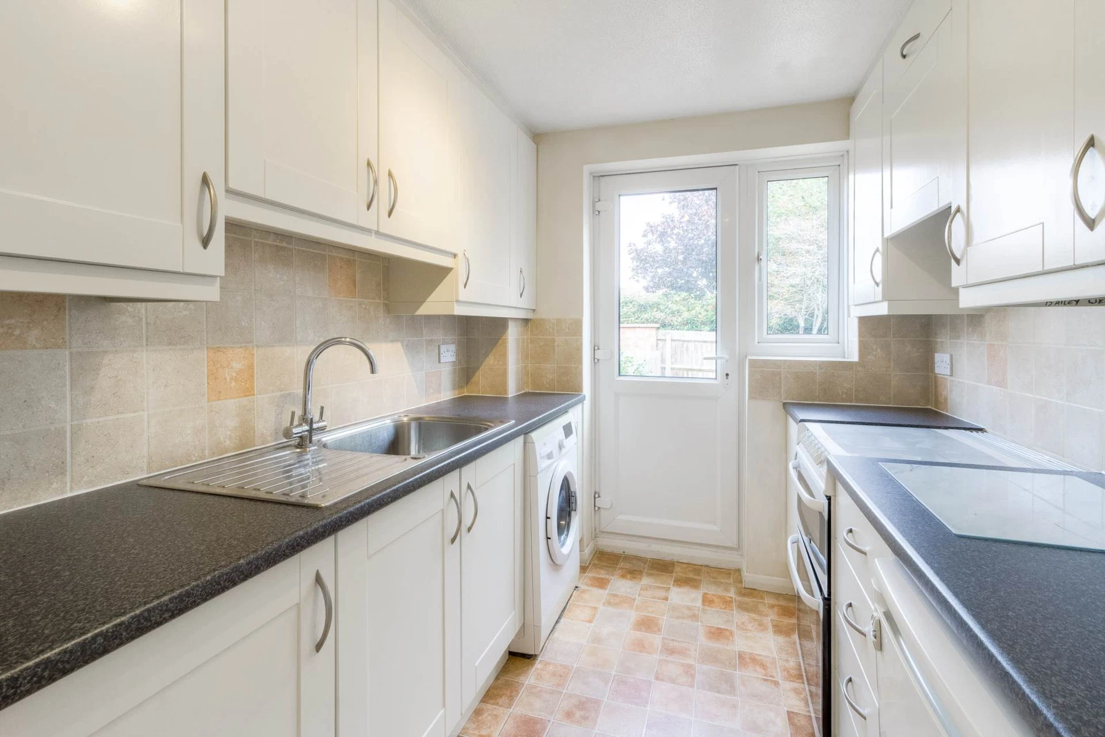 Petersham Close, Newport Pagnell - image 8