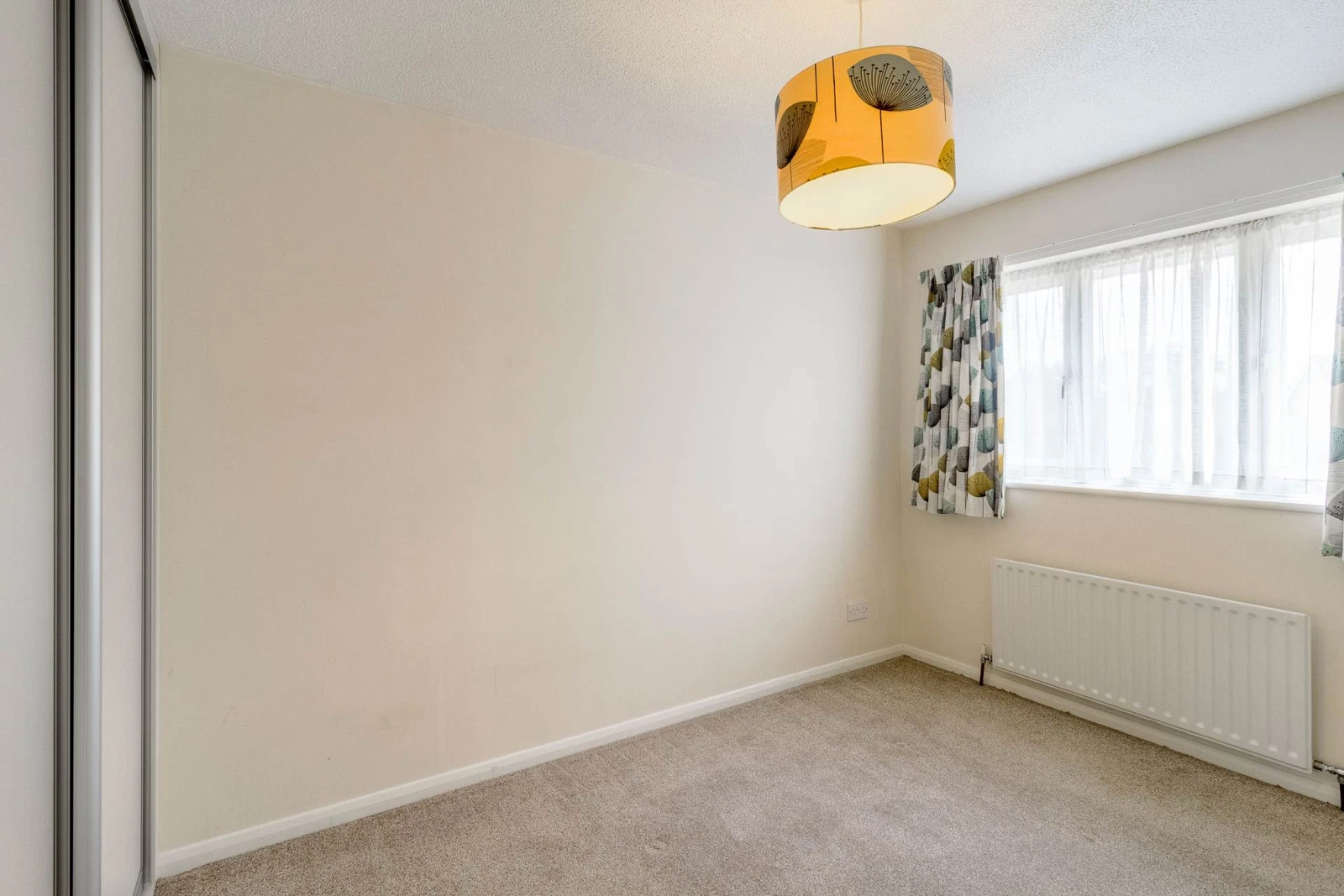 Petersham Close, Newport Pagnell - image 9