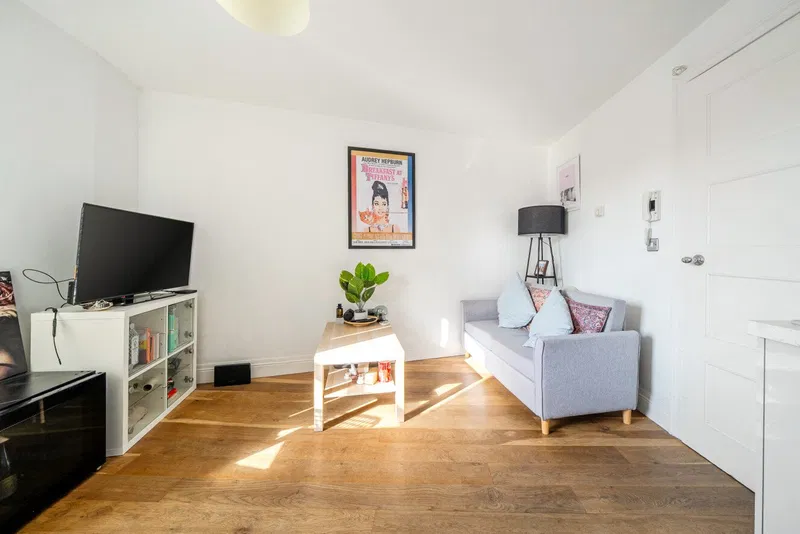 Wendell Road, London, W12 - image 2