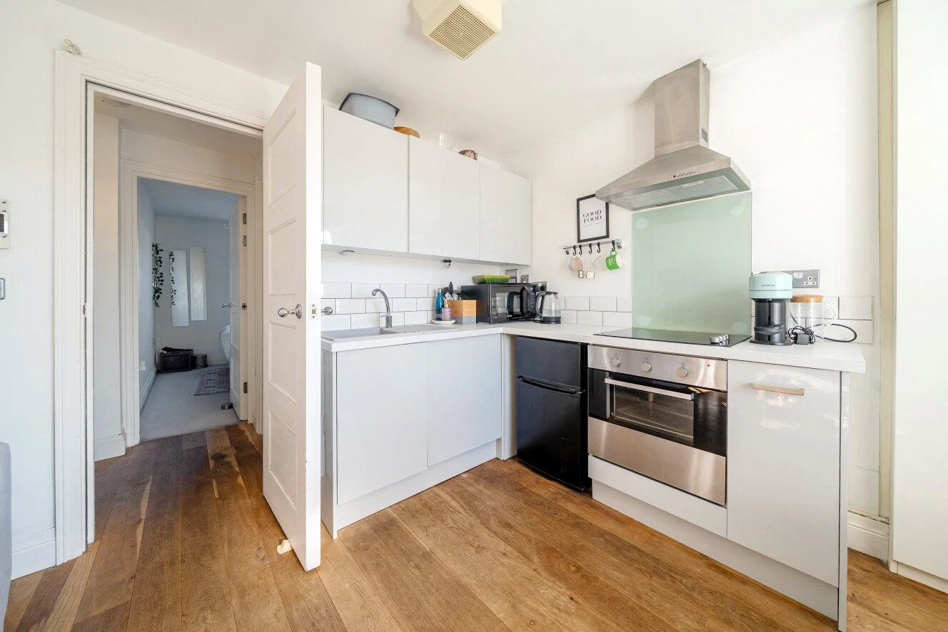 Wendell Road, London, W12 - image 4