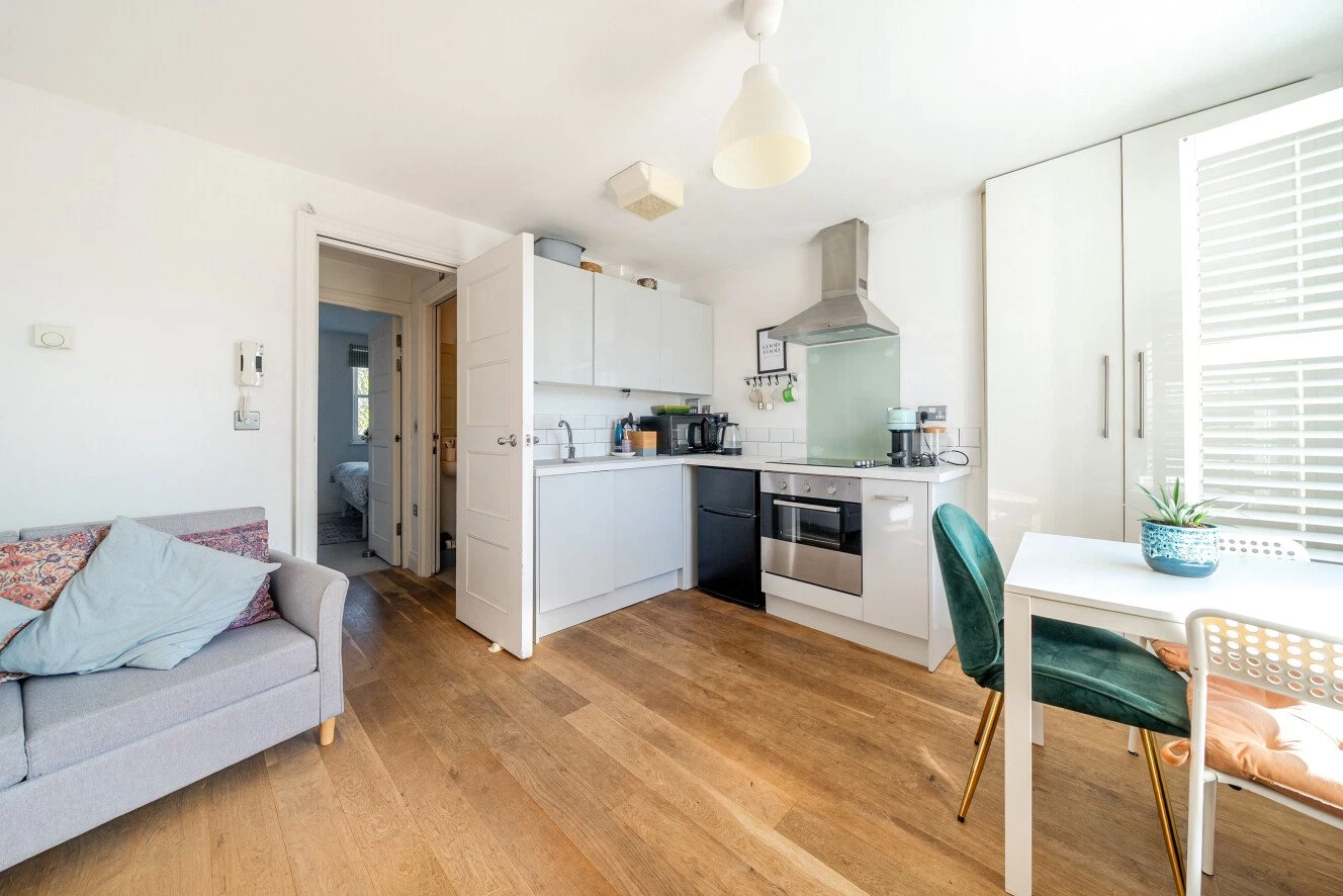 Wendell Road, London, W12 - image 6