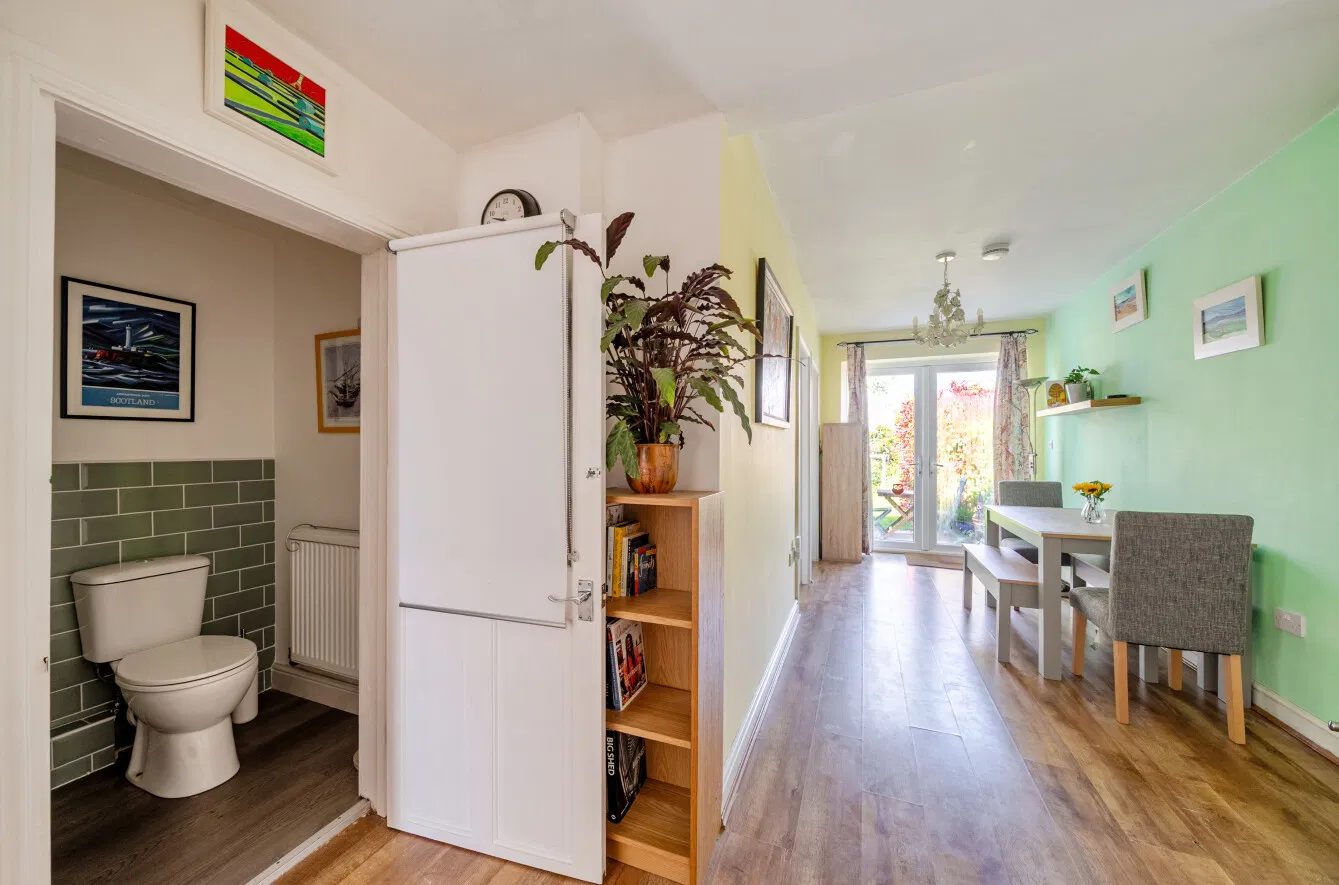Spring Gardens, Anlaby Common, Hull, HU4 - image 4