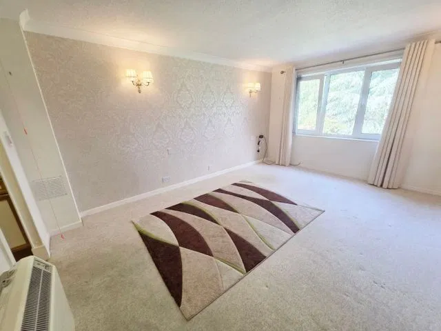 Park View Court, Queens Park West Drive, Bournemouth, Dorset, BH8 9 - image 4