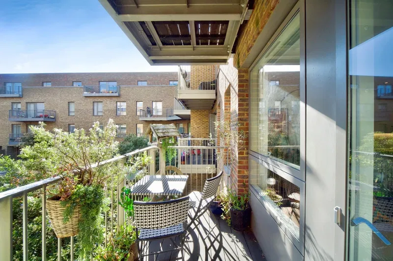 Miles Road, London, N8
