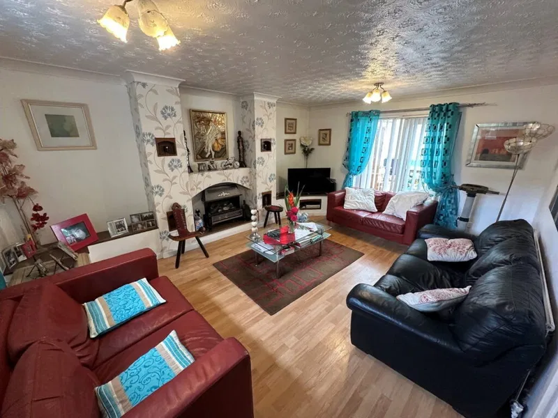 Highbrook, Corby, Northamptonshire, NN18 9AZ - image 2