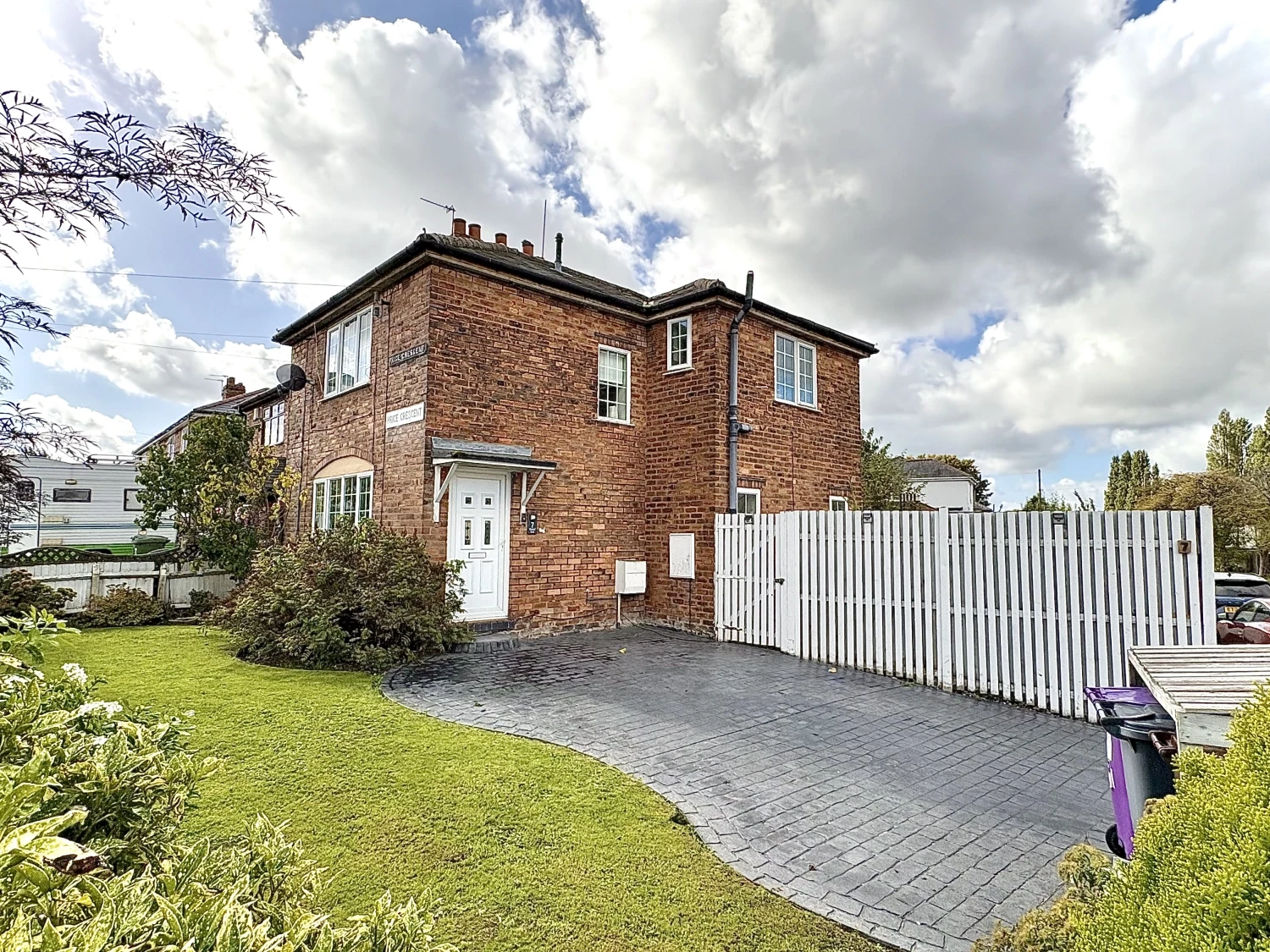 Clement Road, Bilston, WV14 - image 1