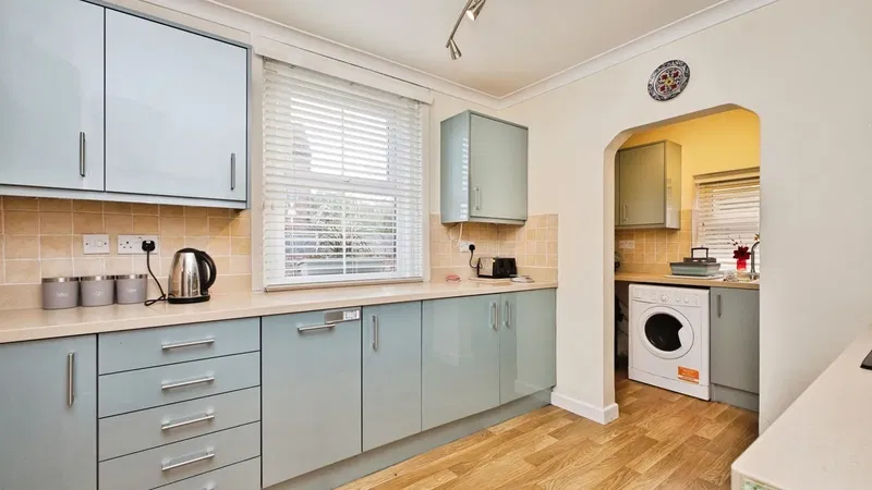 Hendford Grove, Yeovil, Somerset, BA20 - image 2