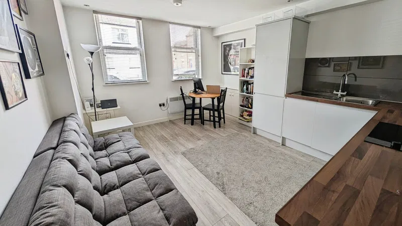 Flat 1, 103 Paget Street, Cardiff, CF11 7LF - image 2