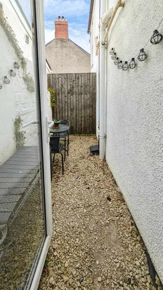 Flat 1, 103 Paget Street, Cardiff, CF11 7LF - image 3