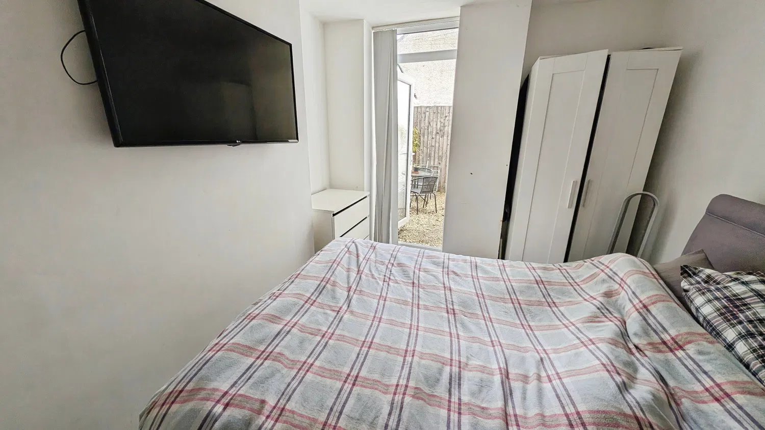 Flat 1, 103 Paget Street, Cardiff, CF11 7LF - image 4