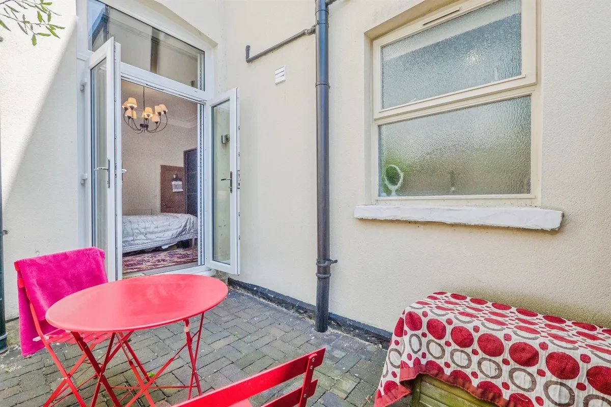 Cathedral Road, Cardiff - image 13