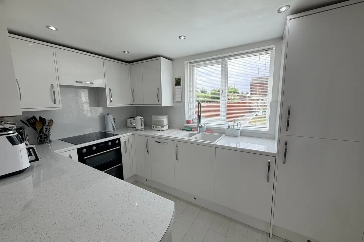 Penshurst Avenue, Hessle - image 4
