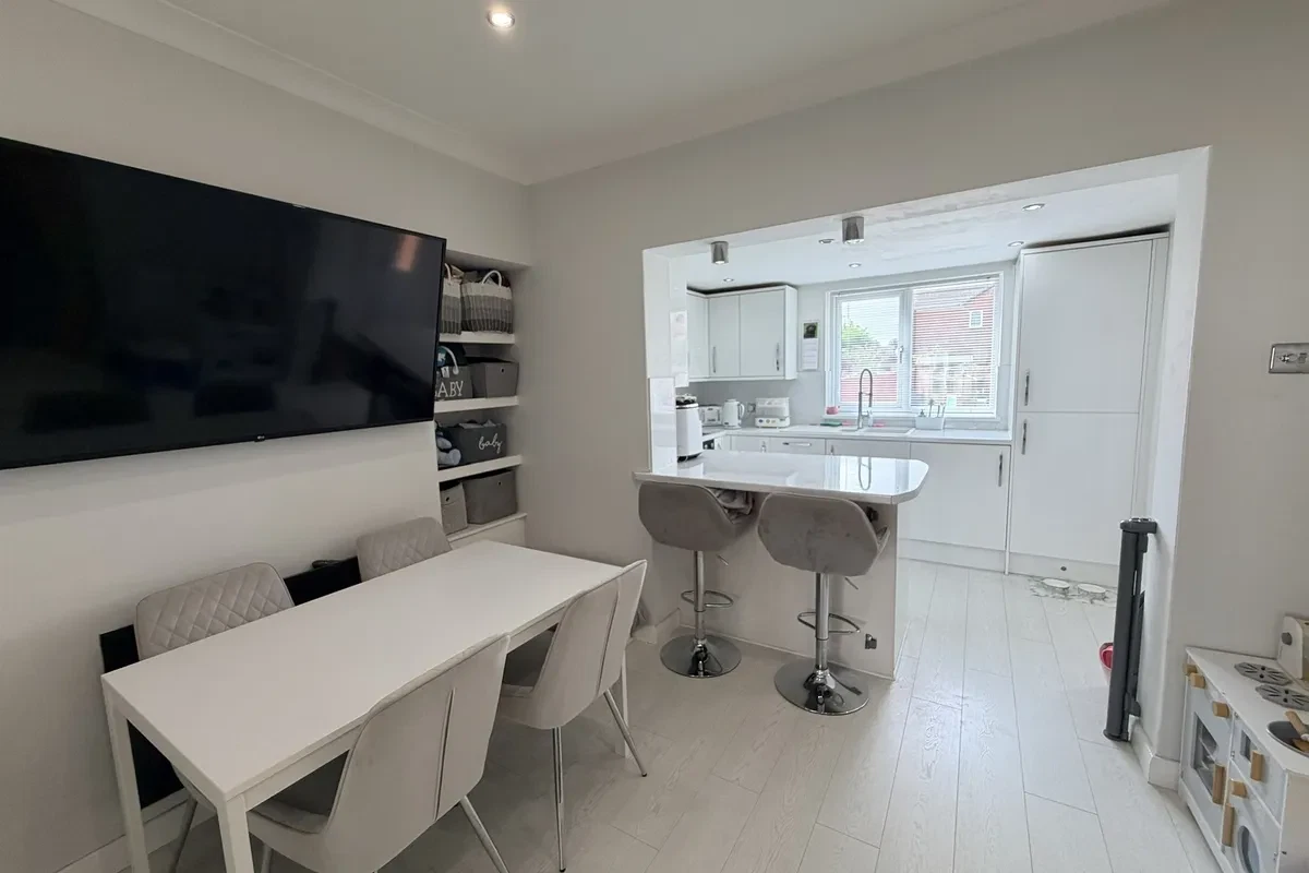 Penshurst Avenue, Hessle - image 6