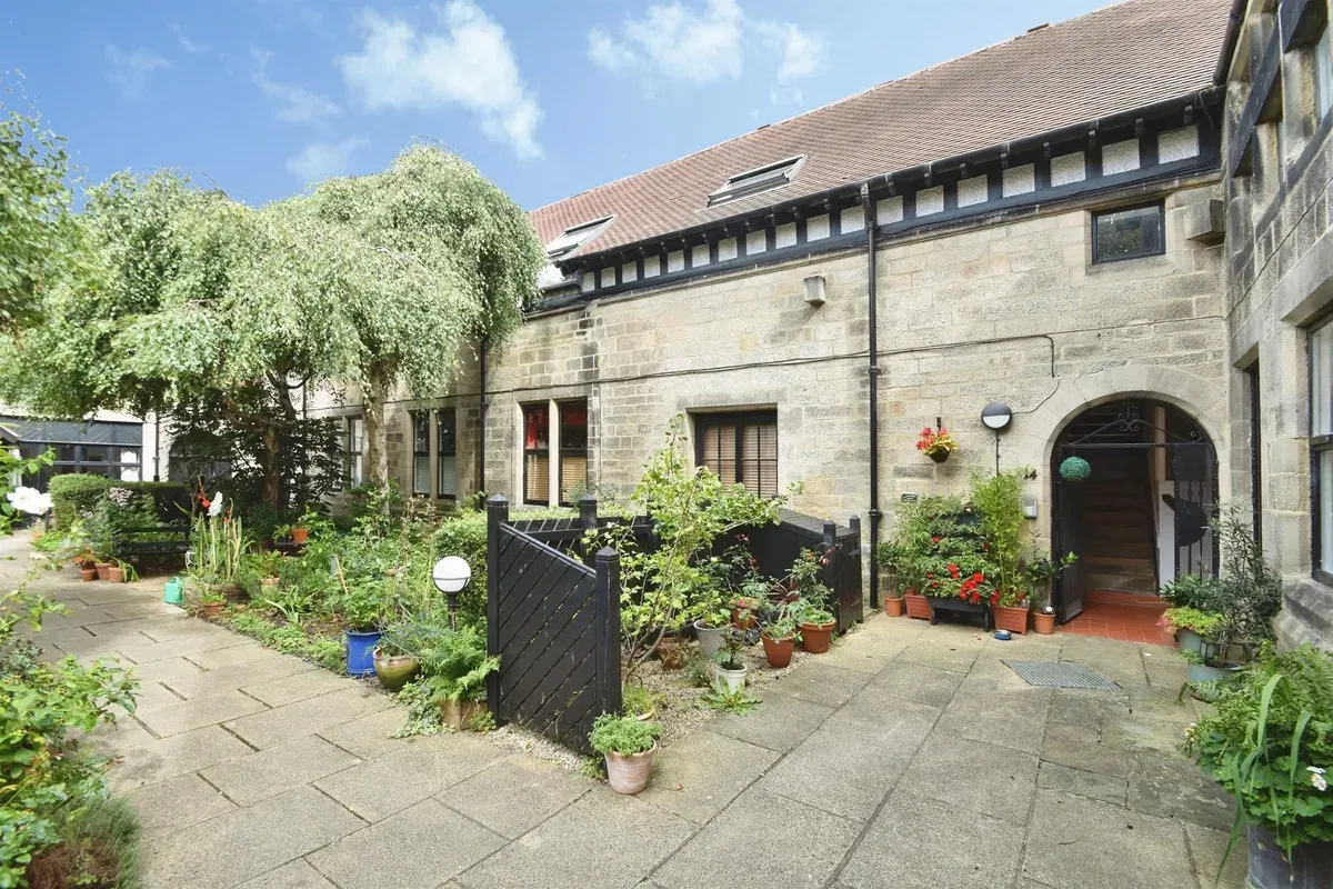 Woodfield Drive, Harrogate - image 2