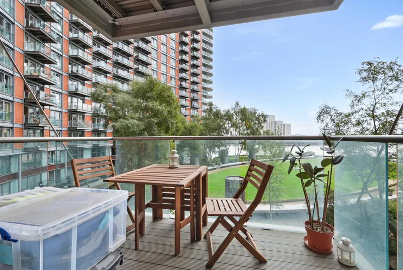New Providence Wharf, 1 Fairmont Avenue, E14 - image 2