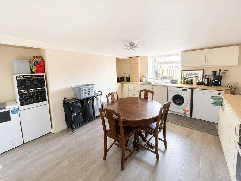 208 Bradford Road, Bradford, West Yorkshire, BD14 6BZ - image 3