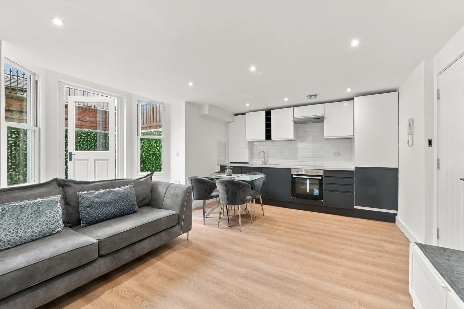 Earlsfield Road, London, SW18 - image 1