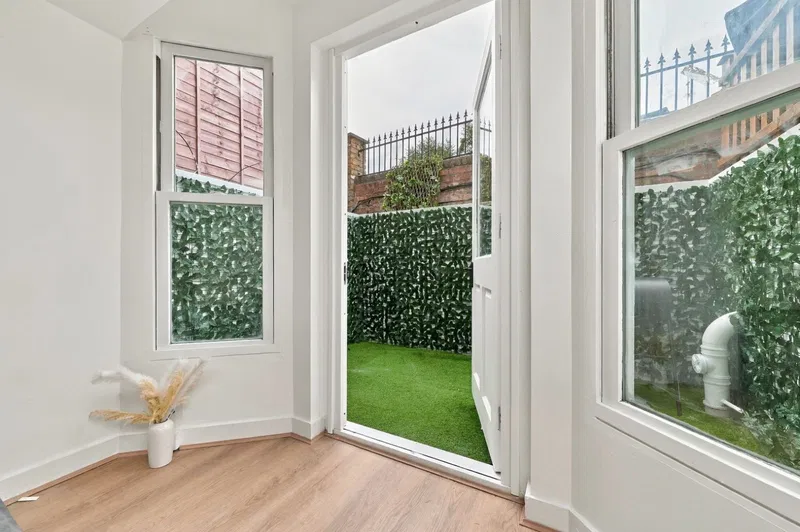 Earlsfield Road, London, SW18 - image 3