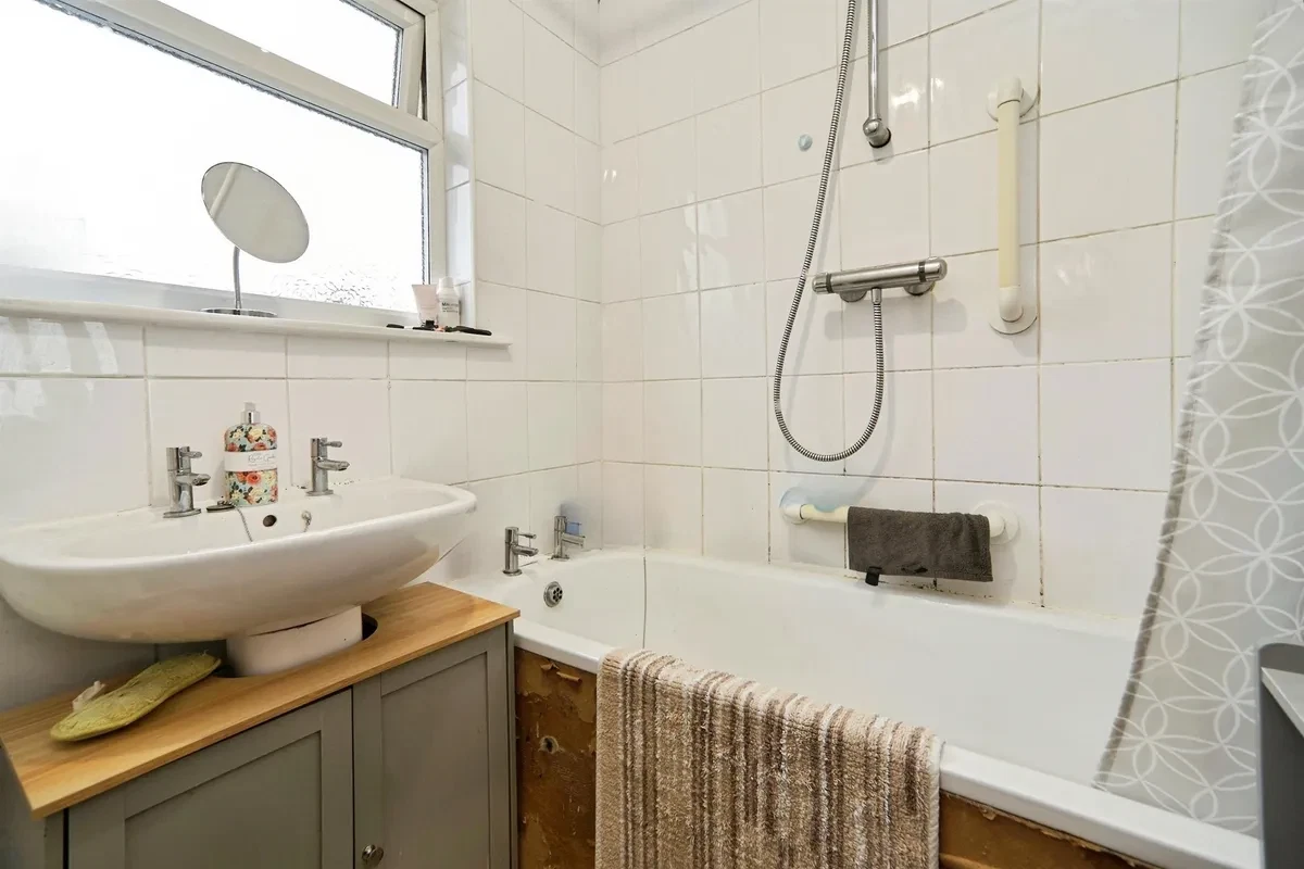 Salmon Crescent, Horsforth, Leeds - image 13
