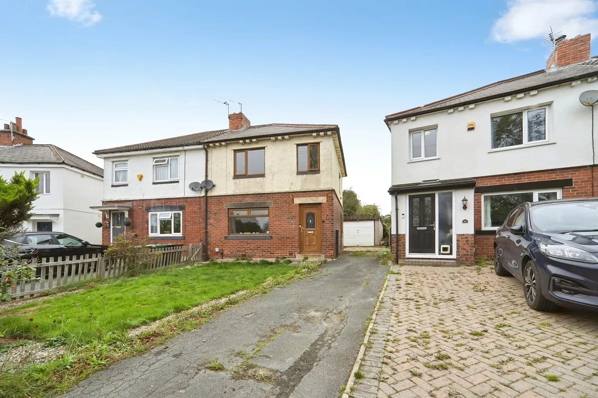Salmon Crescent, Horsforth, Leeds - image 1