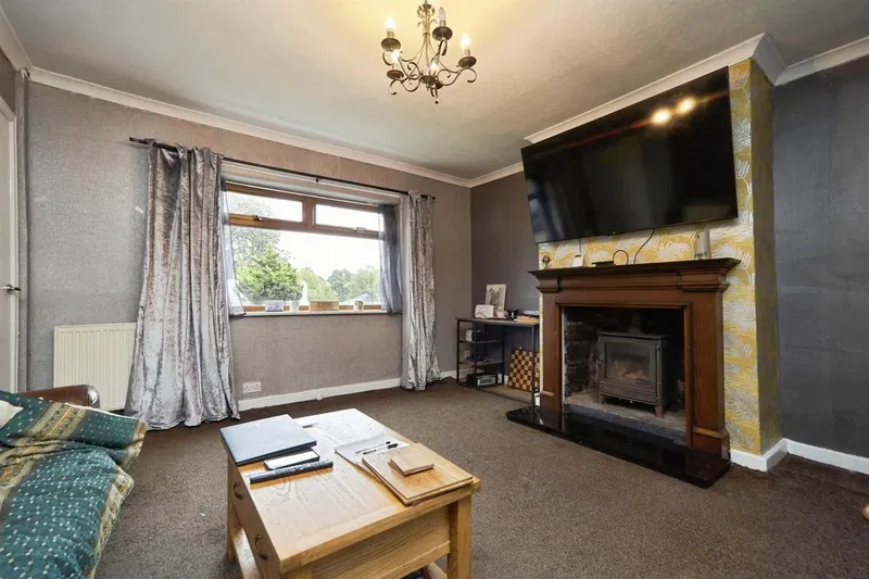 Salmon Crescent, Horsforth, Leeds - image 2