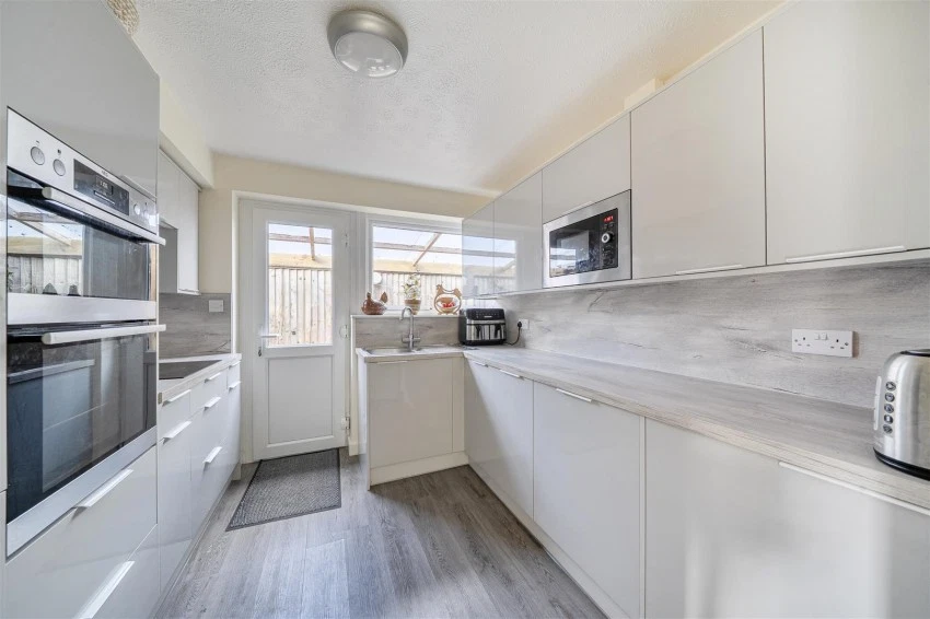 Tower Close, Emmer Green, Reading - image 19