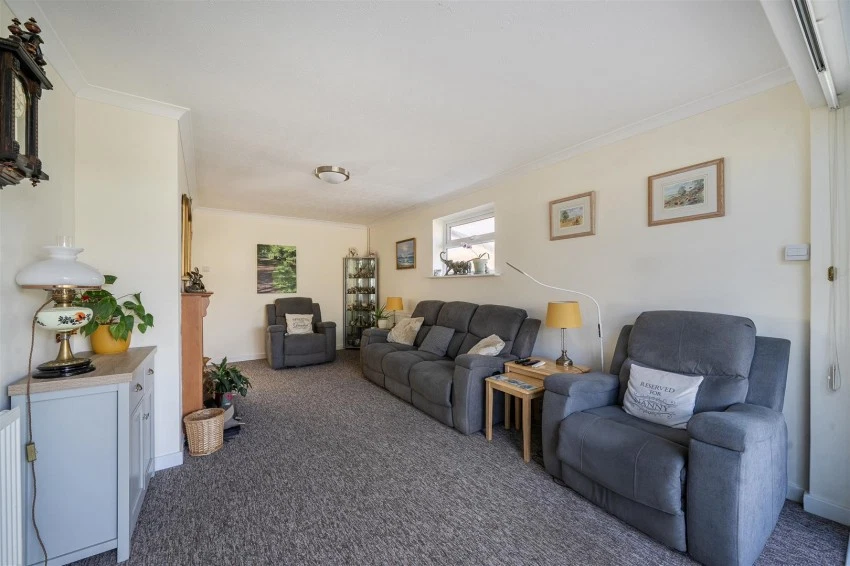 Tower Close, Emmer Green, Reading - image 8