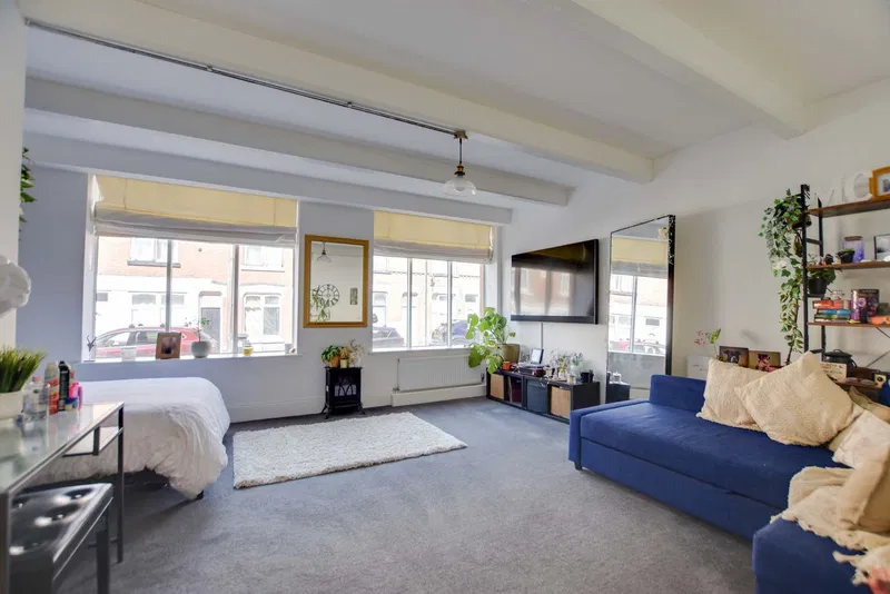 Wheatsheaf Court, Knighton Fields, Leicester - image 3