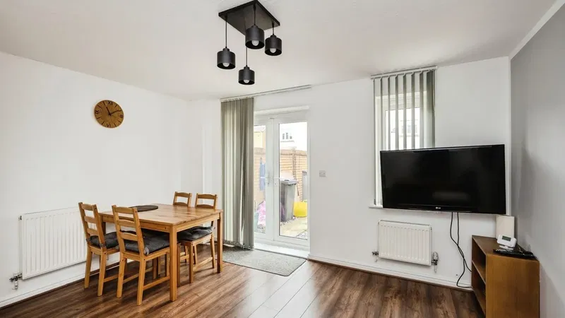 Six Mills Avenue, Gorseinon, Swansea, SA4 - image 2