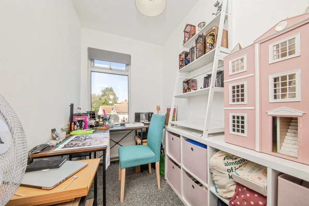 Warwick Road, Clacton-On-Sea - image 11