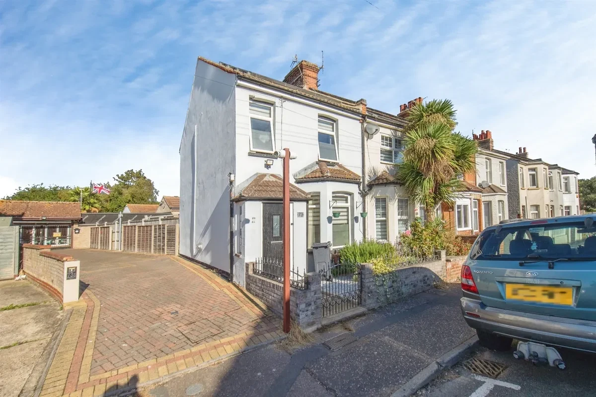 Warwick Road, Clacton-On-Sea - image 14