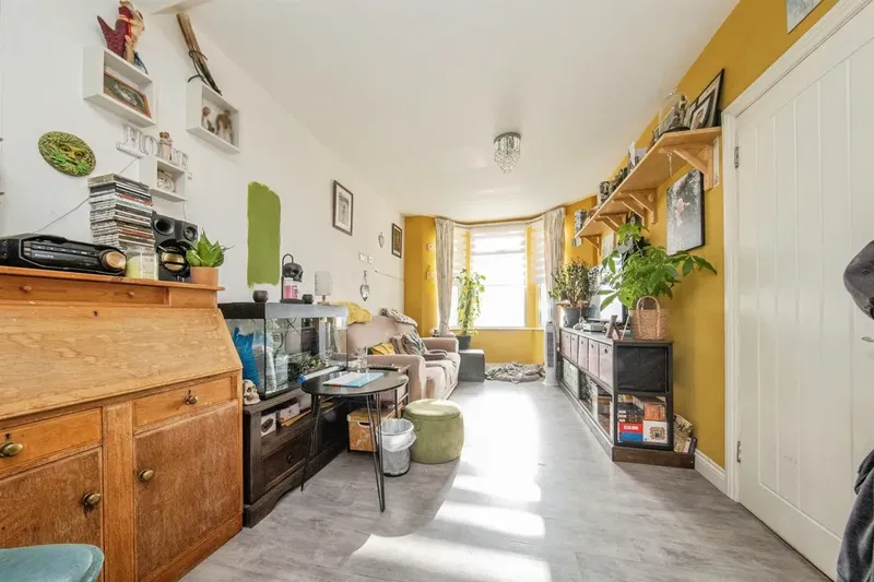 Warwick Road, Clacton-On-Sea - image 2
