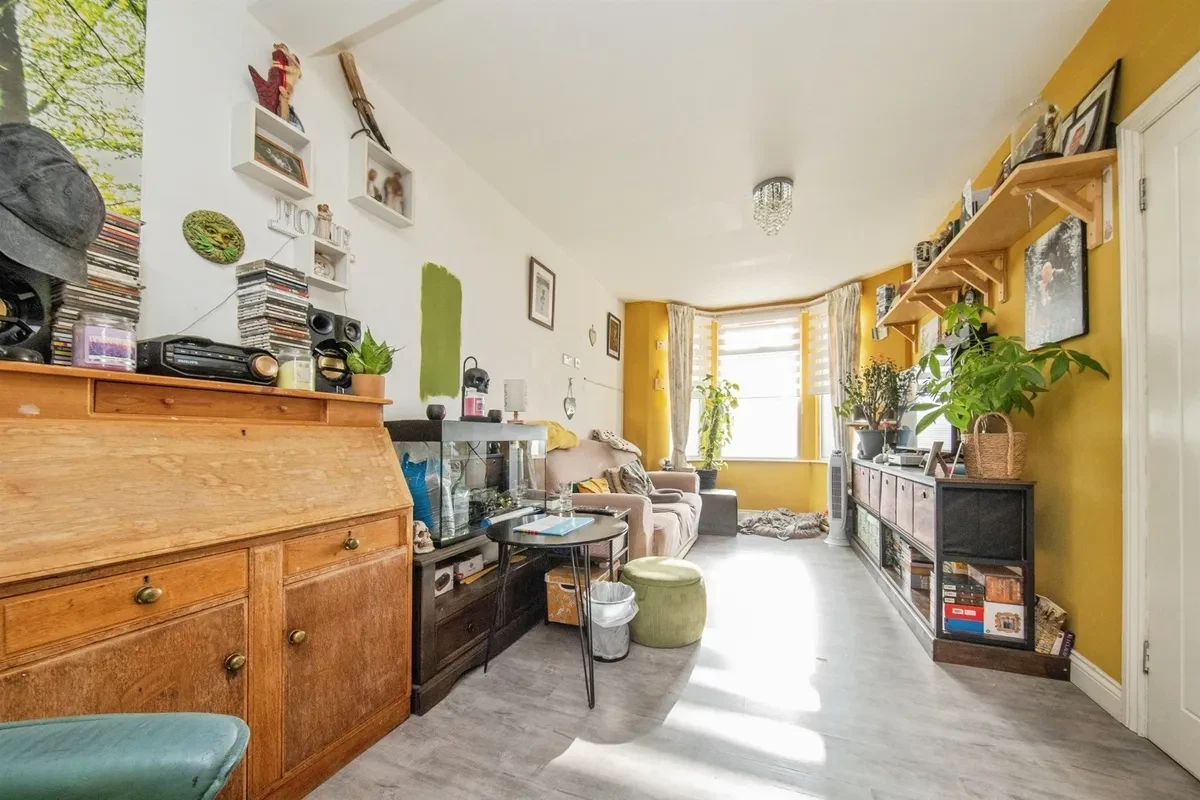 Warwick Road, Clacton-On-Sea - image 4