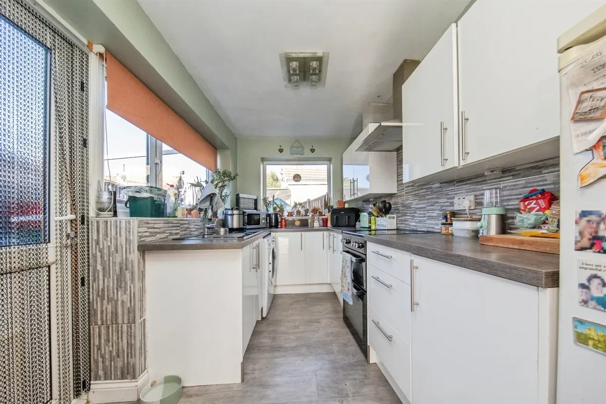 Warwick Road, Clacton-On-Sea - image 5