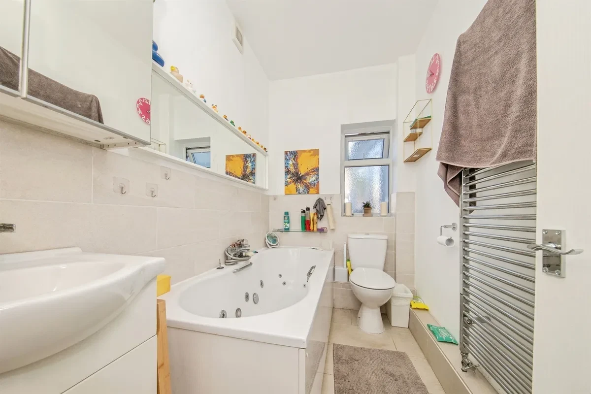 Warwick Road, Clacton-On-Sea - image 7