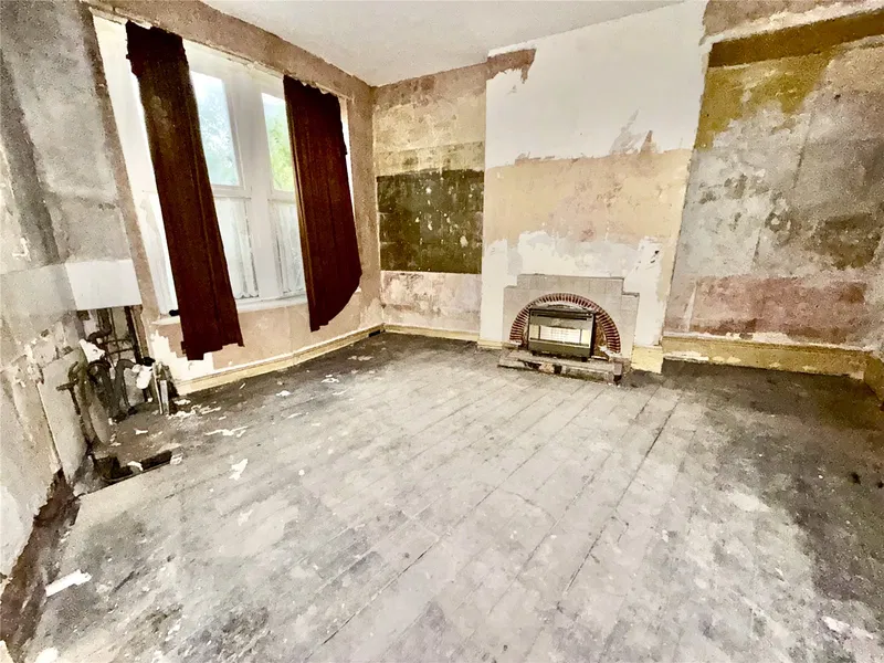 2a Apsley Crescent, Bradford, BD8 7EY