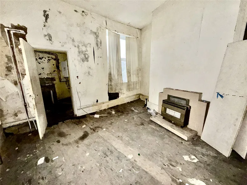 2a Apsley Crescent, Bradford, BD8 7EY - image 3