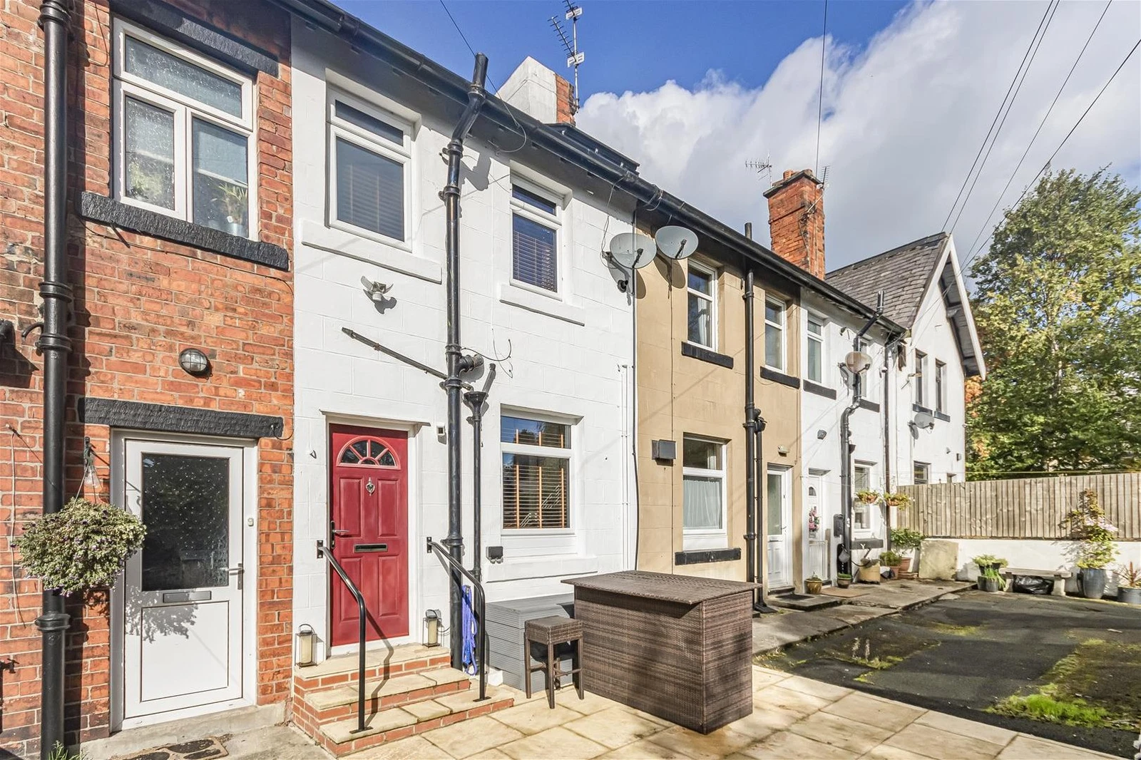 Dinsdale Buildings, Yeadon, Leeds, LS19 7SG - image 1