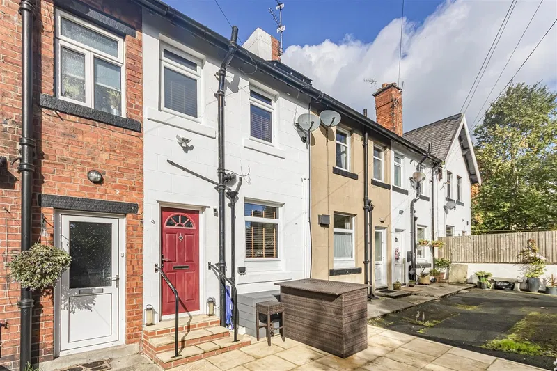 Dinsdale Buildings, Yeadon, Leeds, LS19 7SG