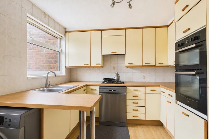 Fotherby Court, Maidenhead, SL6 1SX - image 2