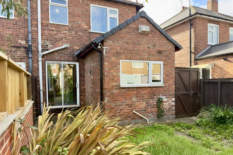 Starmer Crescent, Darlington, DL1 4DG - image 2
