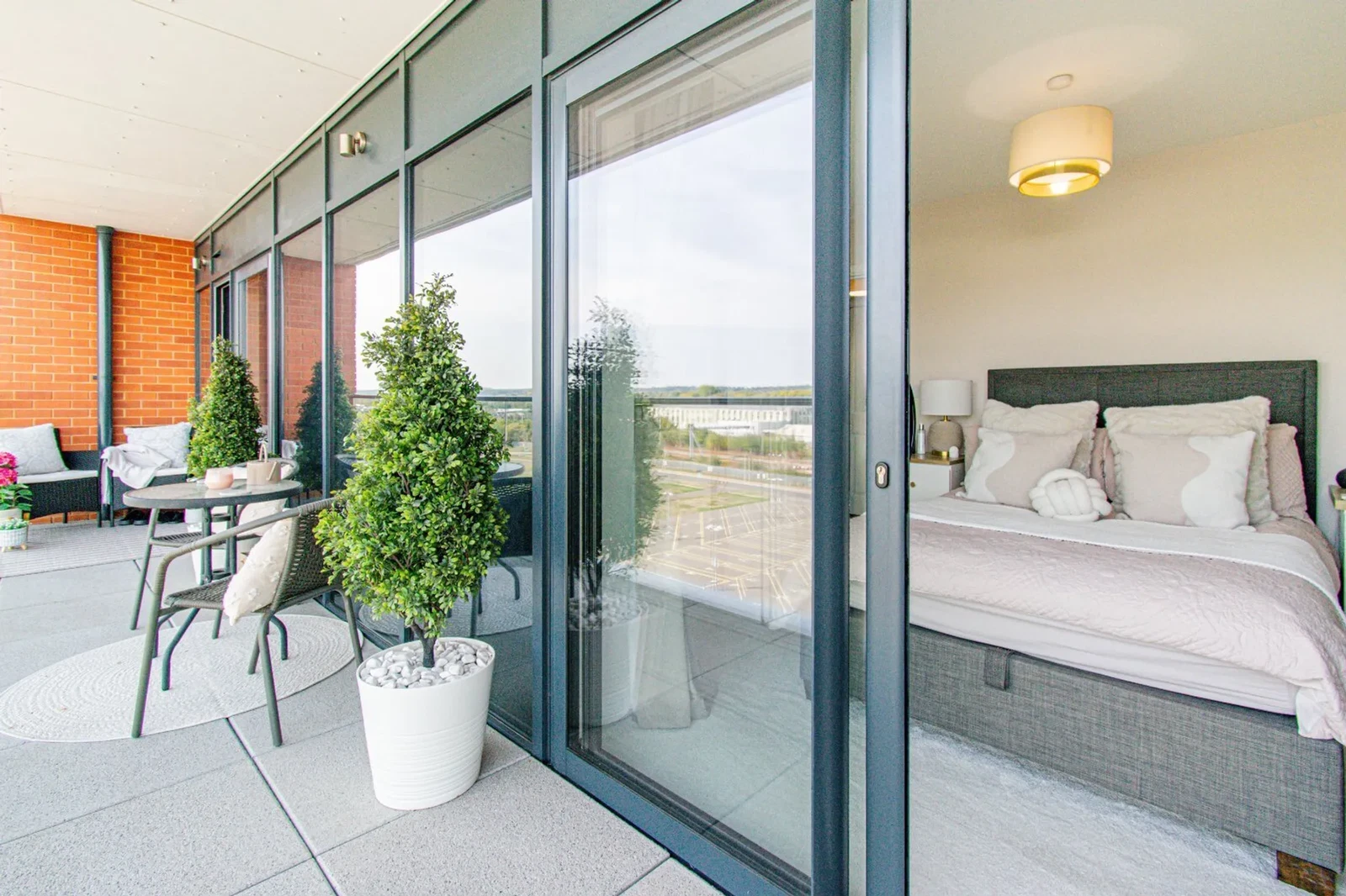 Kingman Way, Newbury, Berkshire, RG14 - image 1