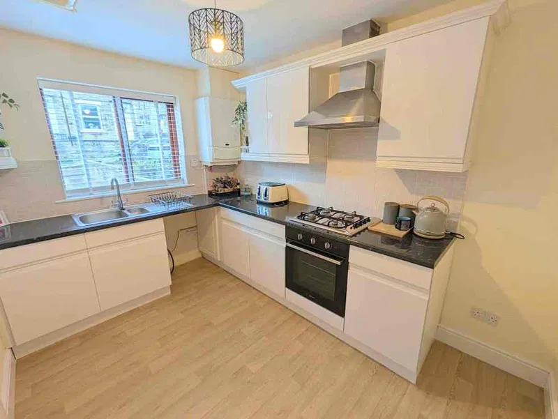 3 Earl Terrace, Halifax, HX3 5PU - image 2