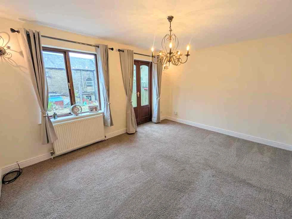 3 Earl Terrace, Halifax, HX3 5PU - image 5