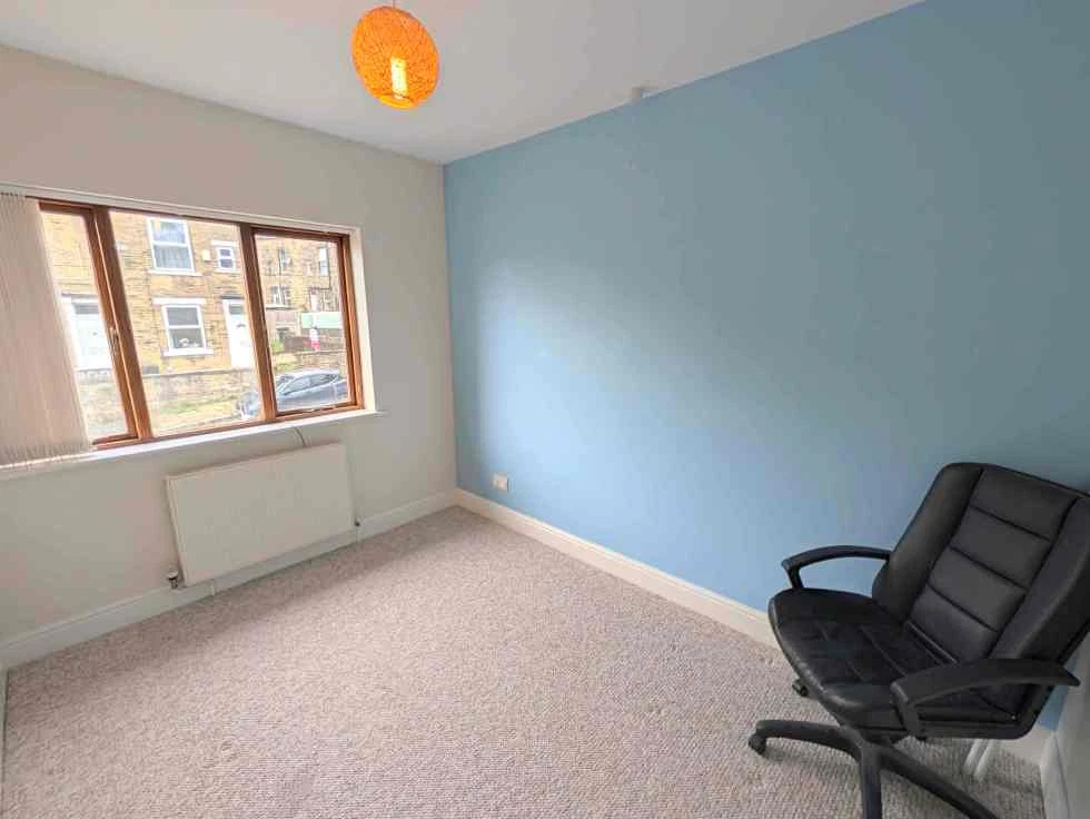 3 Earl Terrace, Halifax, HX3 5PU - image 9
