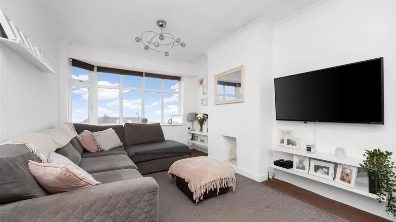 Woodbourne Avenue, Patcham, Brighton - image 2