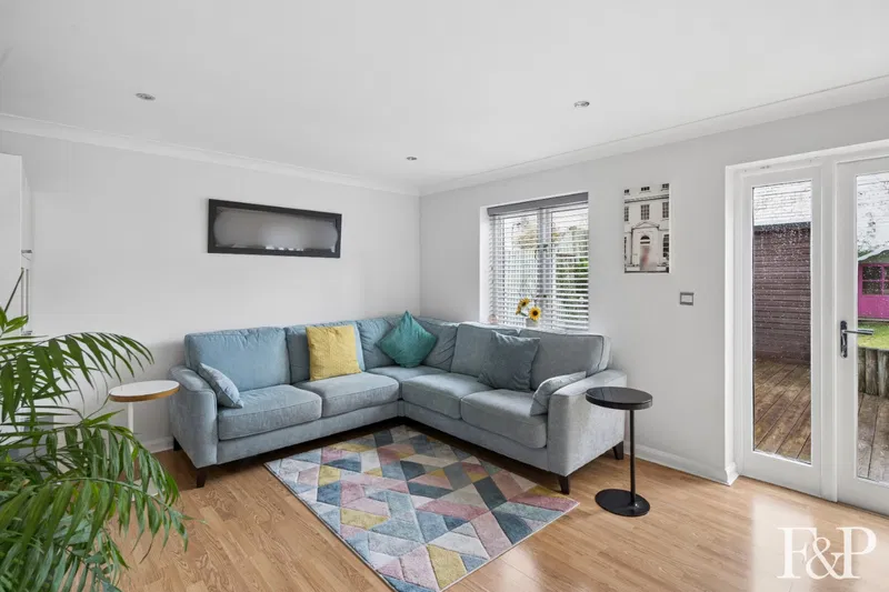 1 Carpenters Close, Woodley - image 3
