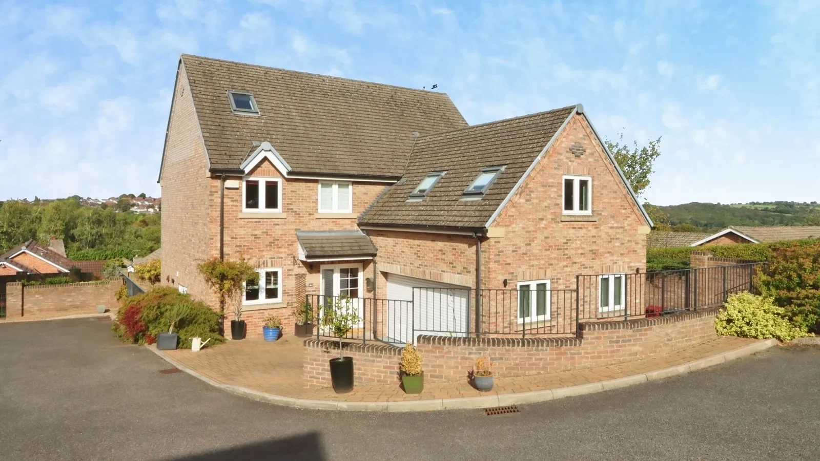 Gomersal Lane, Dronfield, Derbyshire, S18 - image 1
