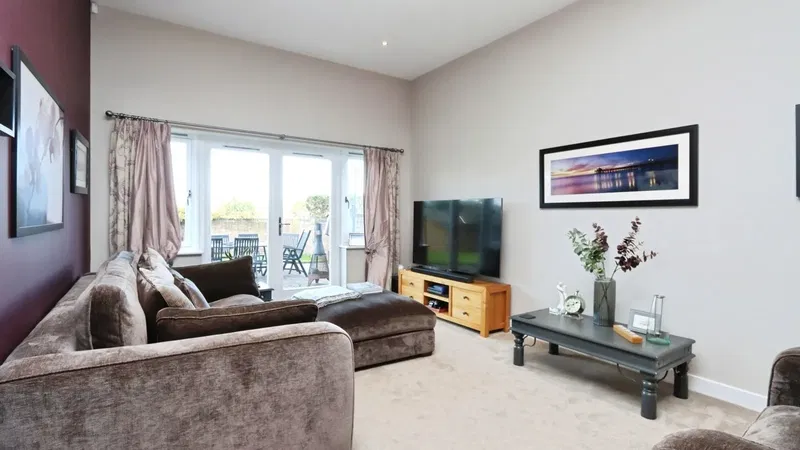 Gomersal Lane, Dronfield, Derbyshire, S18 - image 2