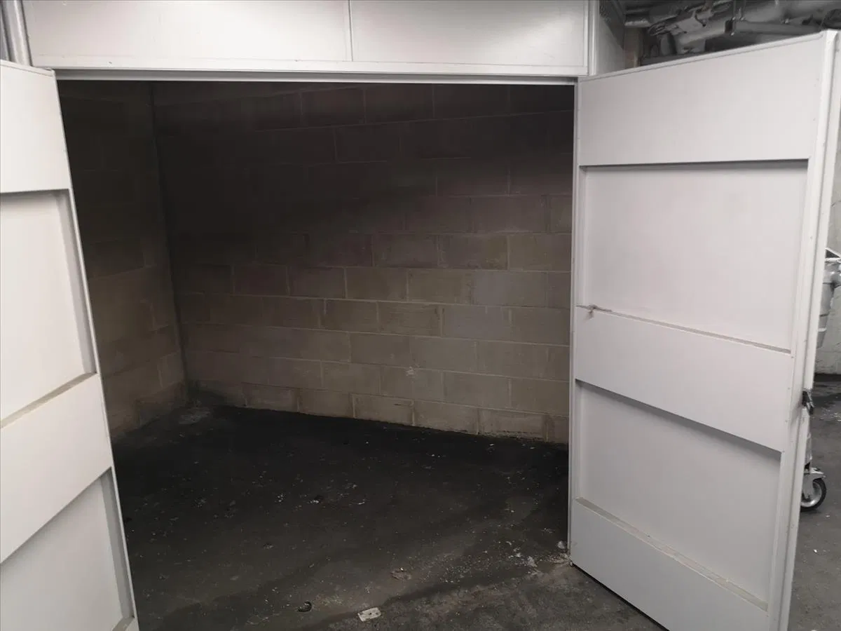 Storage Unit 18, Chelsea Bridge Wharf, SW11 - image 3